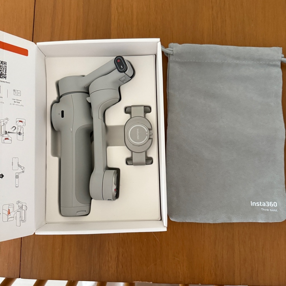 Insta360 Flow 2 Stone Gray Gimbal Stabilizer - Picture 3 of 3
